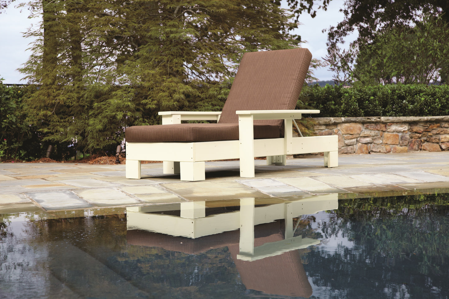 Chat Adjustable Chaise Lounge