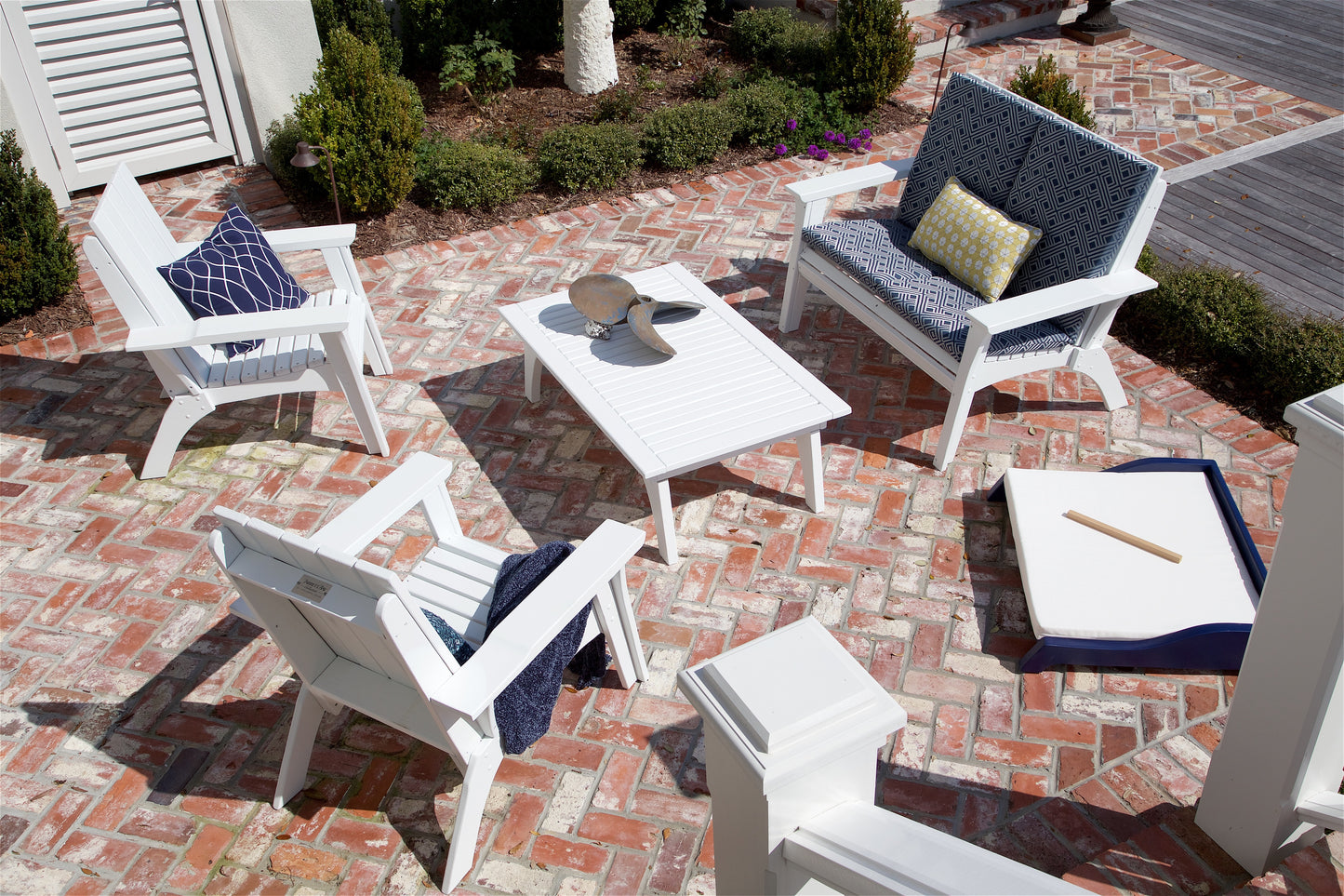 Carolina Flare Cocktail Table